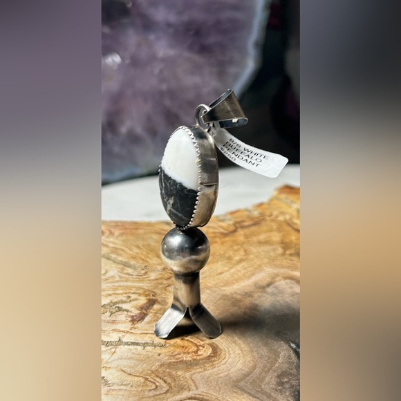 NWT Tia Long Navajo Handmade White Buffalo Squash Blossom Pendant - Picture 5 of 6